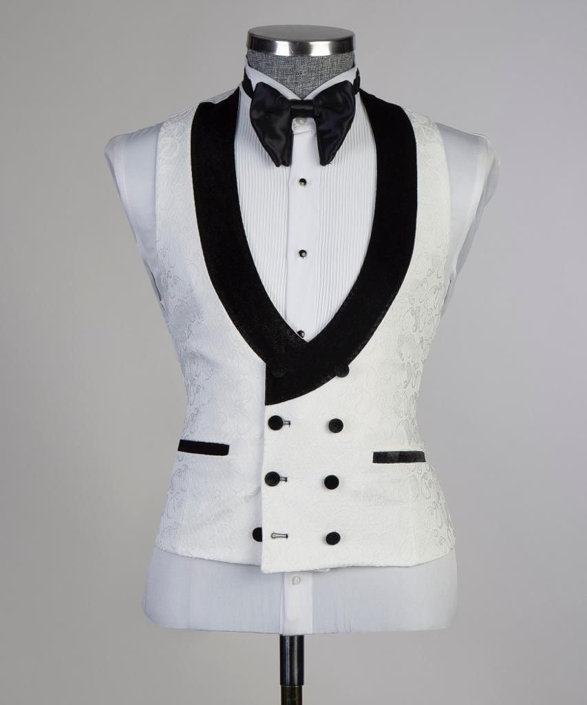 44R - Bold Tux - FS