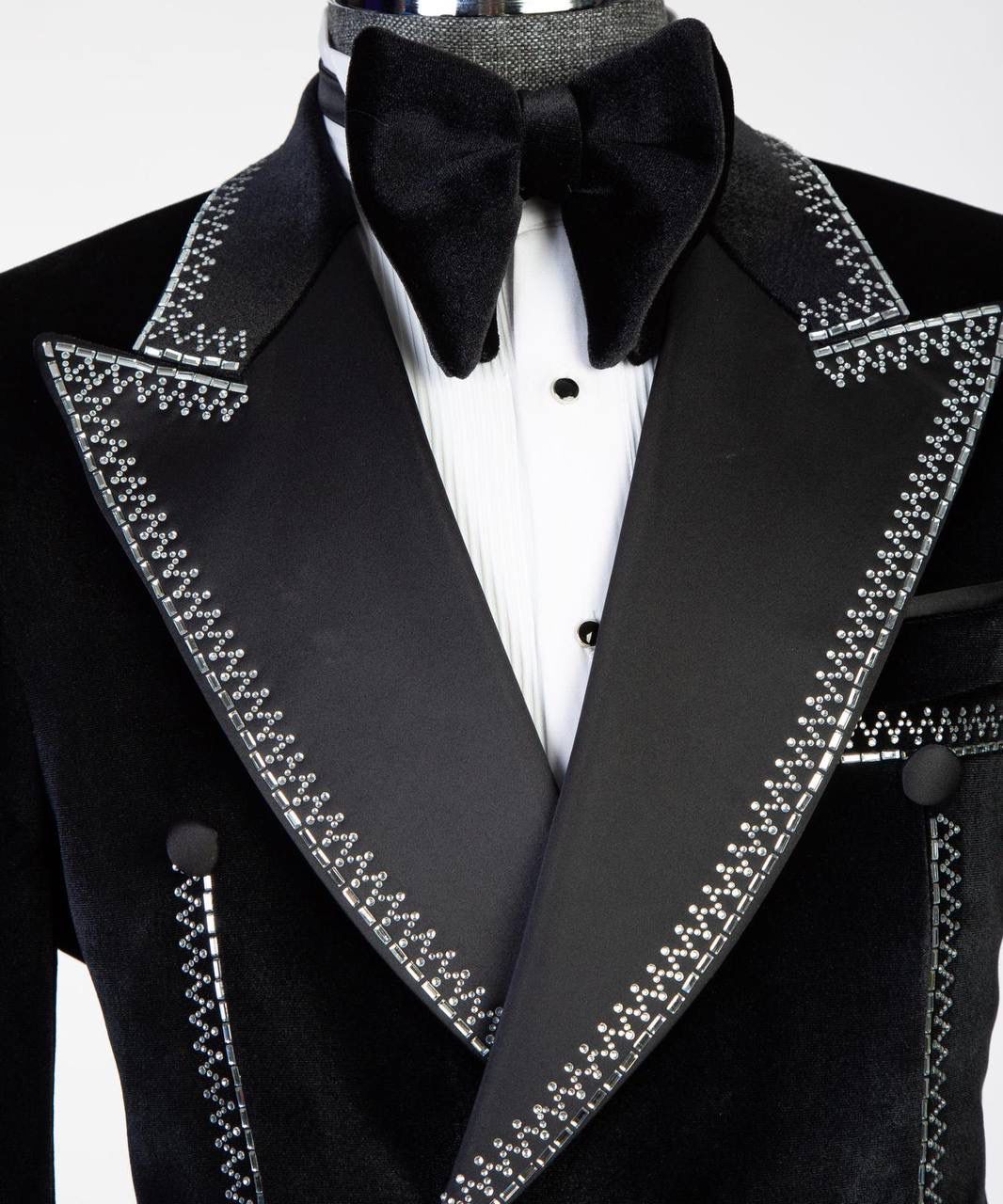 Jewelry Ornament Tuxedo – Black/Gold V – view 3