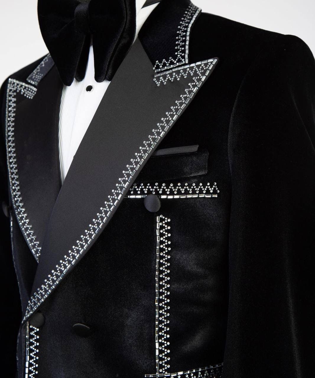 Jewelry Ornament Tuxedo – Black/Gold V – view 5