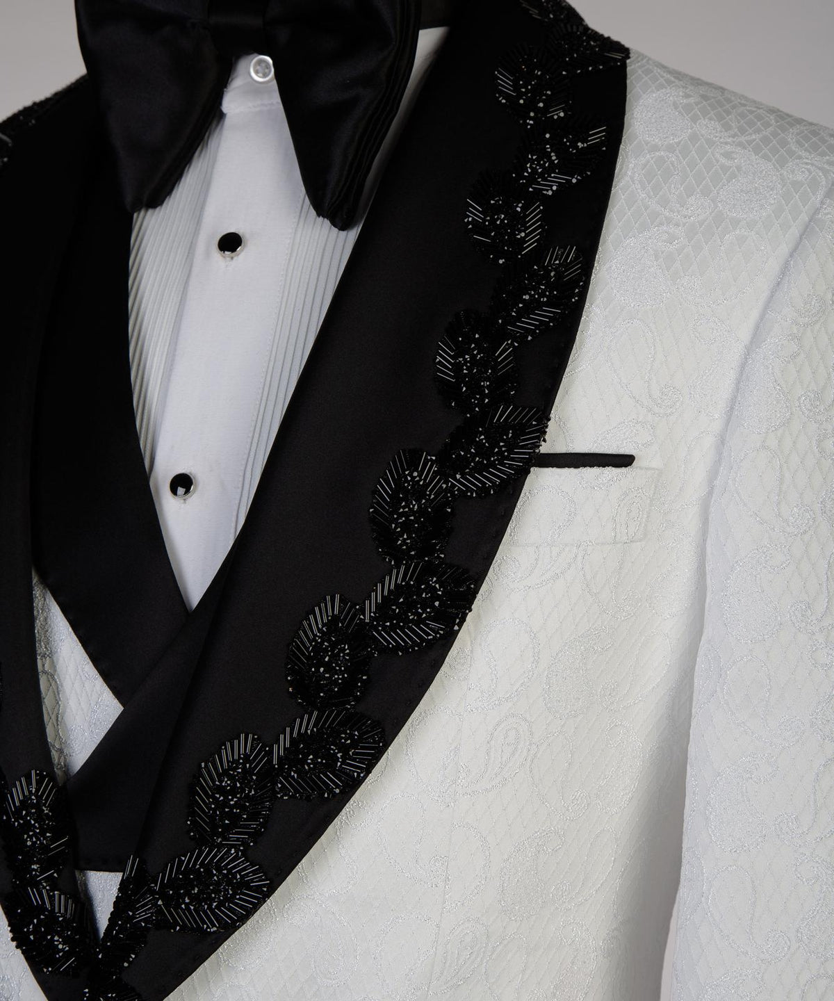 Jewelry Ornament Tuxedo – White/Black – view 4