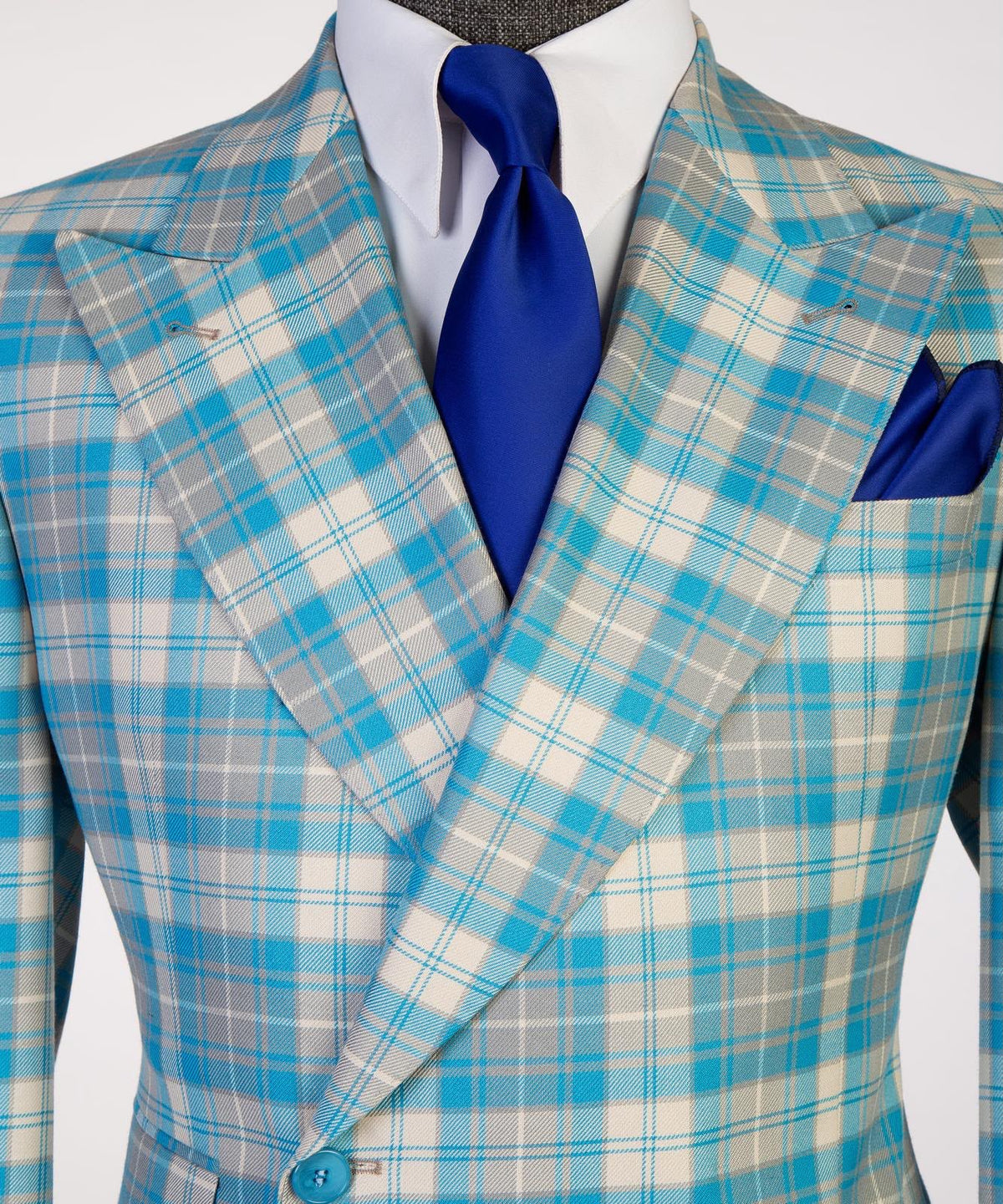 Jaegen turquoise and ivory tartan double-breasted suit – chest detail