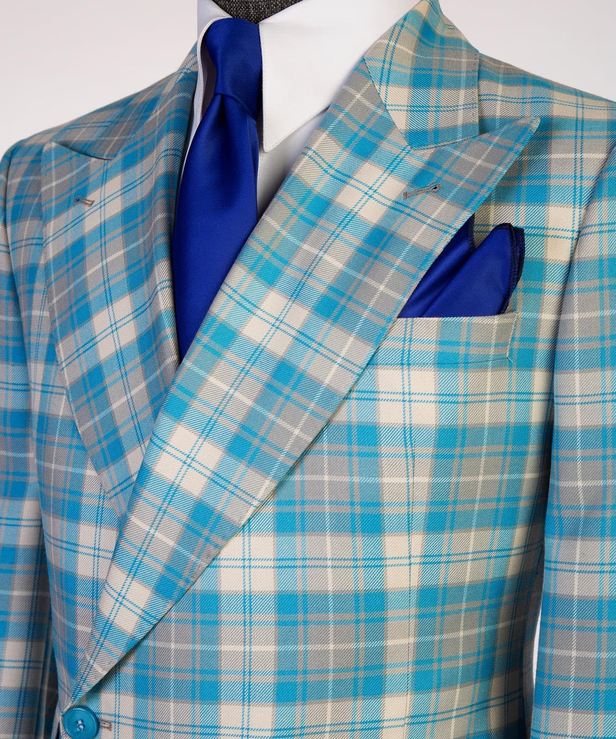Jaegen turquoise and ivory tartan double-breasted suit – lapel detail
